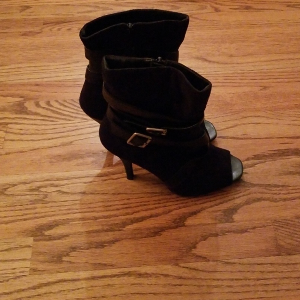 Boots - Picture 2 of 4